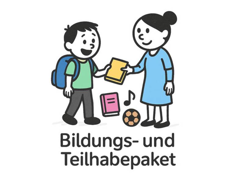 Ein Junge bekommt von einer Beraterin eine Mappe überreicht; vor ihm liegen Symbole für Bildung und Freizeit wie Buch, Ball und Musiknote. Beide lächeln freundlich.