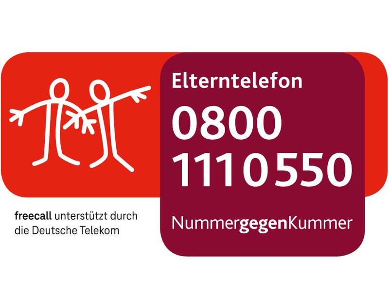 Das Bild zeigt das Logo und die Telefonnummer des "Elterntelefons" mit der Nummer 0800 1110550, unterstützt durch die Deutsche Telekom, vor einem roten Hintergrund mit weißen Strichmännchen.