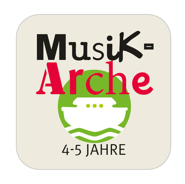 Das Bild zeigt ein Logo mit den Worten "Musik-Arche" in Schwarz und Rot sowie einer Grafik einer Arche auf grünem Hintergrund, darunter steht "4-5 Jahre".