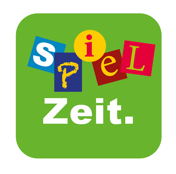 Das Bild zeigt ein Logo mit der bunten Aufschrift "Spiel Zeit." auf grünem Hintergrund.