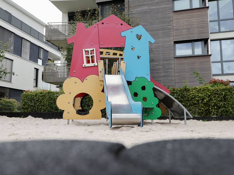 Spielplatz Weizenweg West, Blick aufs Spielhaus