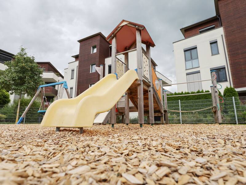 Spielplatz Weizenweg West, Blick auf die Rutsche
