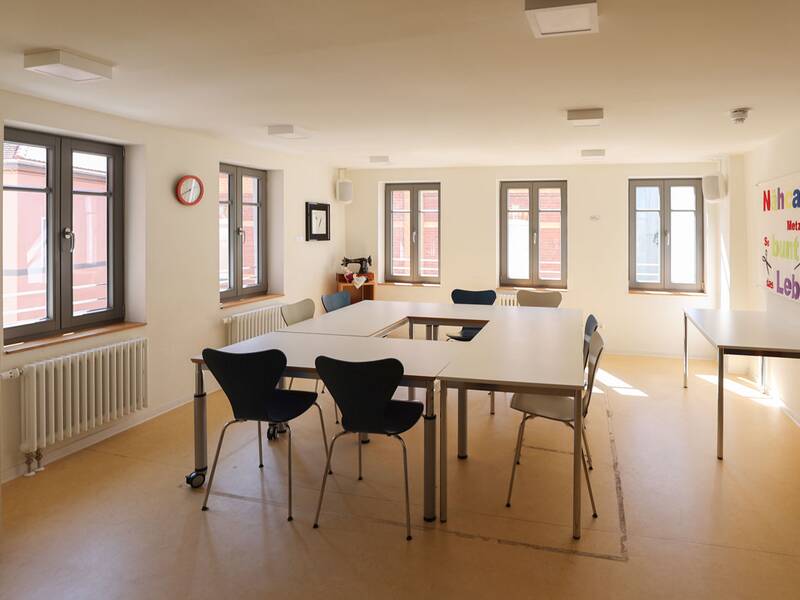 Familienzentrum Metzingen, Besprechungstisch im Multifunktionsraum