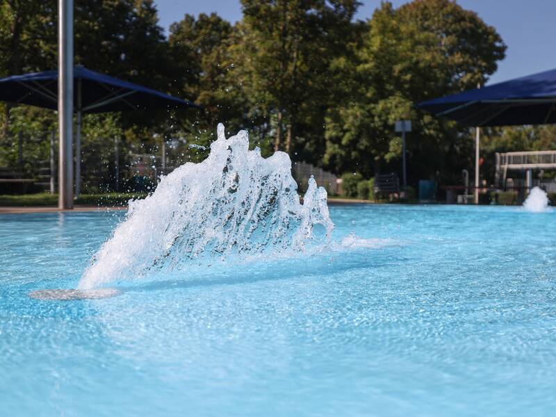 Freibad Metzingen, eine Wasserfontäne im Kinderbecken