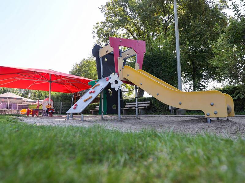 Freibad Metzingen, Kletterturm mit Rutsche