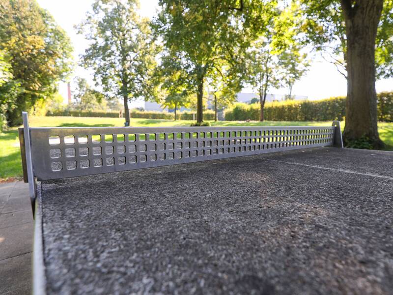 Freibad Metzingen, Tischtennisplatte aus Beton